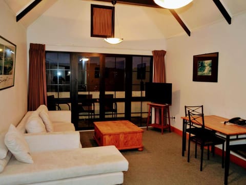 The Salty Dog Inn Motel in Auckland Region