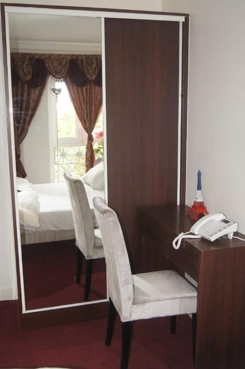 Hotel Regina Montmartre Hotel in Paris