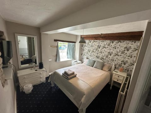 The Black Horse Inn Hotel in Stroud District