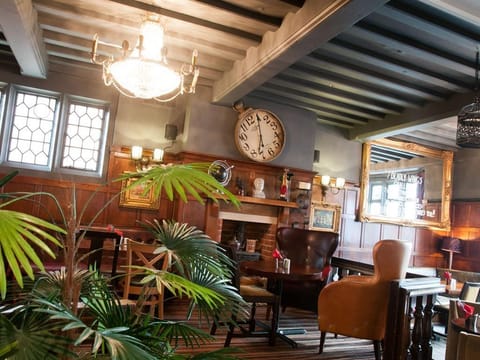 Huckleberrys Bar and Grill Hotel in Lincoln