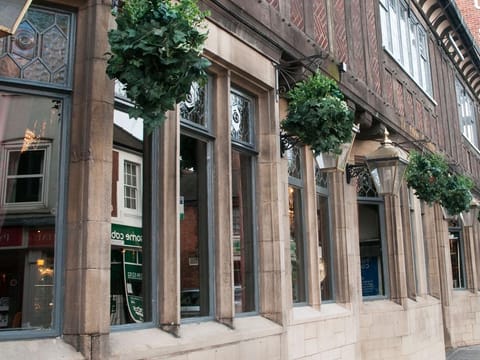 Huckleberrys Bar and Grill Hotel in Lincoln