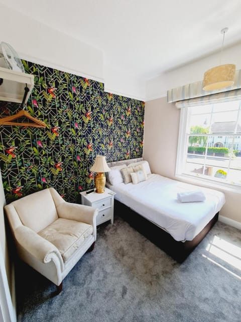 Beaufort Lodge - Central Location & Free Parking Bed and Breakfast in Taunton