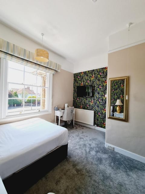 Beaufort Lodge - Central Location & Free Parking Bed and Breakfast in Taunton