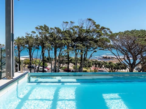 Blue Views Penthouse Beachfront Apartment with Pool Villa in Camps Bay