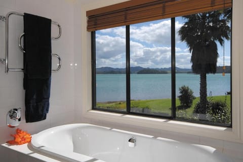 Pawhaoa Bay Villas Lodge in Northland