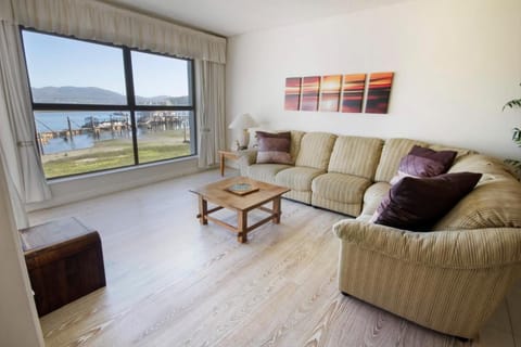 Laguna Grove Holiday Rentals Apartment in Knysna