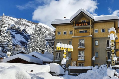 HOTEL BOUTON D'OR Courmayeur Hotel in Courmayeur