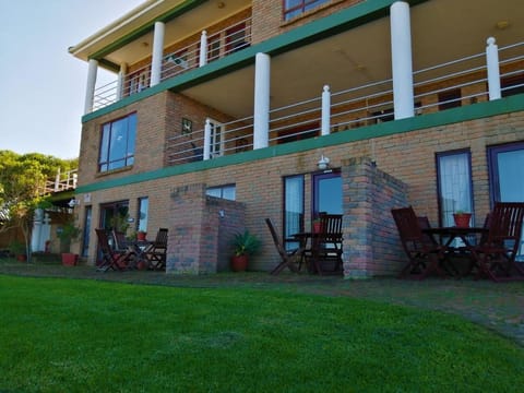 Amzee Bokmakierie Guest House Bed and Breakfast in Western Cape