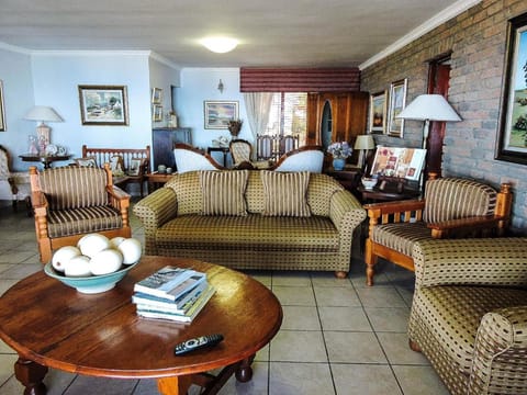 Amzee Bokmakierie Guest House Bed and Breakfast in Western Cape