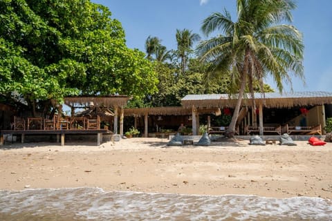 Isara Lanta Beach Resort Resort in Sala Dan