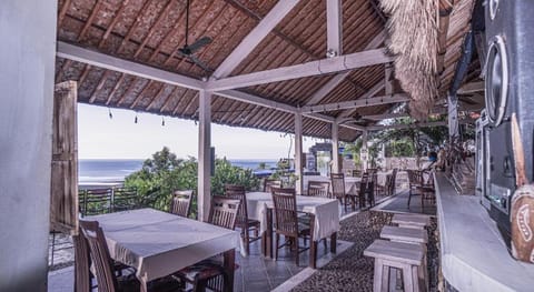 Waenis Sunset View Hotel and Restaurant Bed and Breakfast in Abang