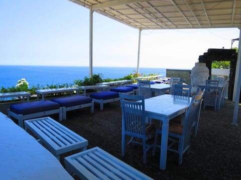 Waenis Sunset View Hotel and Restaurant Bed and Breakfast in Abang