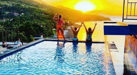 Waenis Sunset View Hotel and Restaurant Bed and Breakfast in Abang