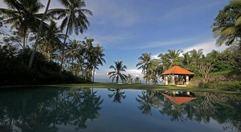 Villa Rumah Pantai Bed and Breakfast in West Selemadeg