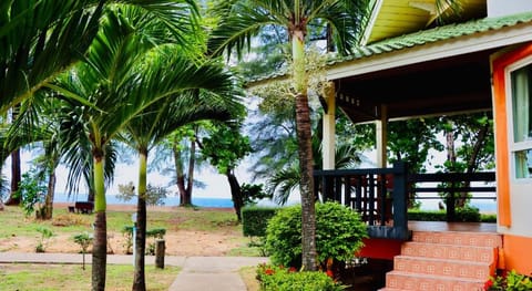 Lanta Palm Beach Resort Hotel in Sala Dan