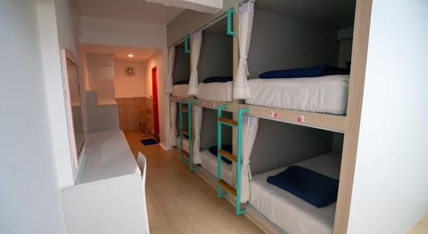 Base Party Hostel 18-35 Years Old Only Hotel in Krabi Changwat