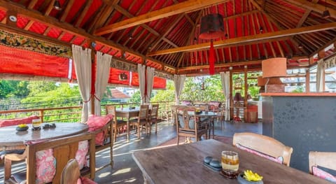 Kamar Kamar Rumah Tamu Boutique Hotel Bed and Breakfast in Kuta