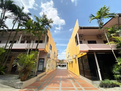 Khaolak Grand City Hotel in Khuekkhak