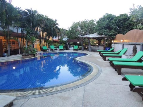 Khaolak Grand City Hotel in Khuekkhak