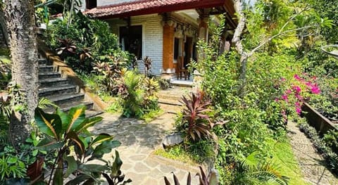Pondok Wisata Grya Sari Hotel Bed and Breakfast in Bali