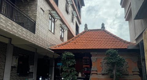 Brekele Berawa Beach House Hotel in North Kuta