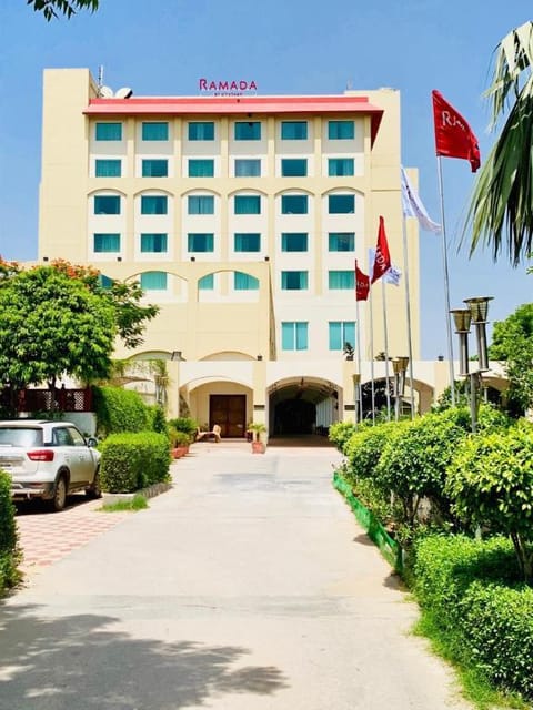 Ramada by Wyndham Jaipur Jaisinghpura Hotel in Jaipur