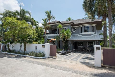 Baan Santhiya Private Pool Villas Villa in Krabi Changwat