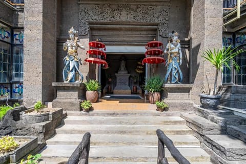 Ammara Legian By Vilarisi - 8 Minute Walk To The Beach Hotel in Kuta