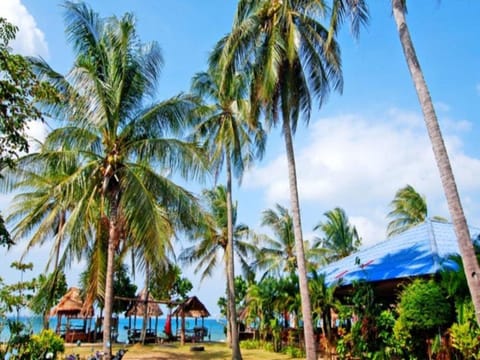 Lanta Emerald Bungalow Hotel in Sala Dan