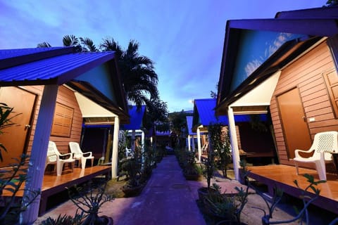Phi Phi Twin Palms Bungalow Resort in Krabi Changwat