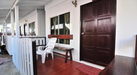 Phi Phi Twin Palms Bungalow Resort in Krabi Changwat