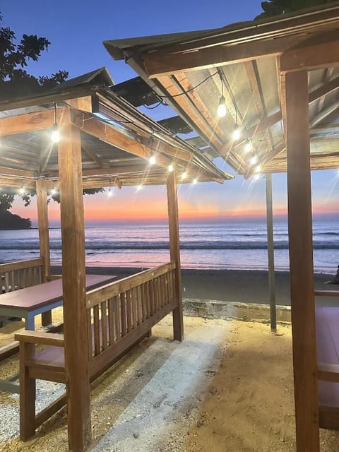 Lanta Bee Garden Bungalows Bed and Breakfast in Sala Dan