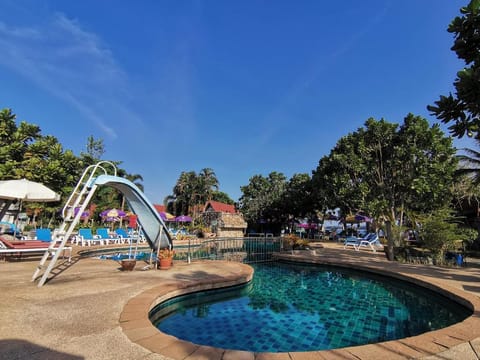 Holiday Villa Hotel Resort in Sala Dan