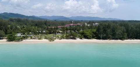 Kantary Beach Hotel Villas & Suites Resort in Khuekkhak