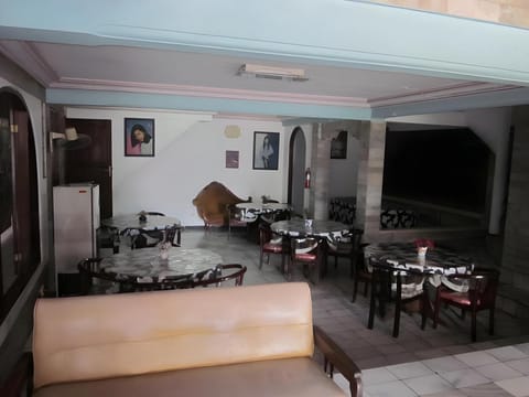 OYO 2580 Hotel Puri Royan Hotel in Denpasar