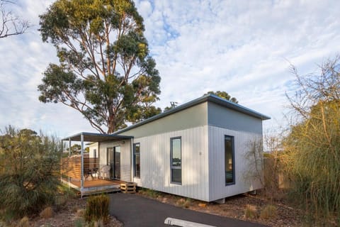 Swansea Beach Chalets Campground/
RV Resort in Tasmania