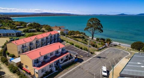 Amoshouse & Swansea Ocean Villas Hotel in Tasmania