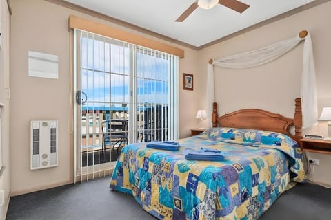 Amoshouse & Swansea Ocean Villas Hotel in Tasmania