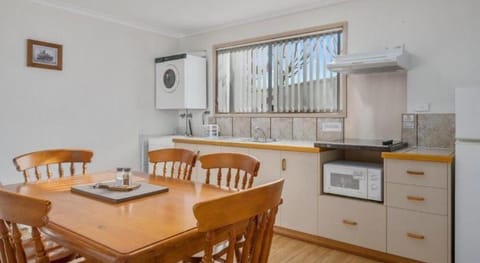 Amoshouse & Swansea Ocean Villas Hotel in Tasmania