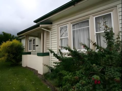 Moonah Central Apartments Hotel in Glenorchy