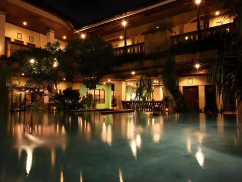 Super OYO Townhouse Oak Maxi Hotel Legian Hotel in Kuta