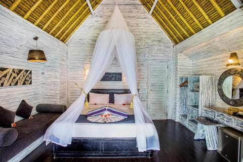 Bay Shore Huts Resort in Nusapenida