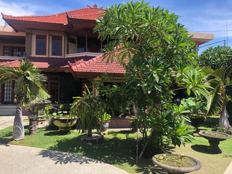 D'Kubu Legian Hotel in Kuta