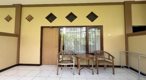 Taxa Raya Guest House Bed and Breakfast in Kuta