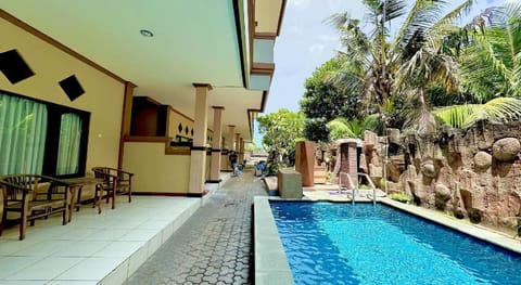 Taxa Raya Guest House Bed and Breakfast in Kuta