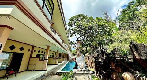 Taxa Raya Guest House Bed and Breakfast in Kuta