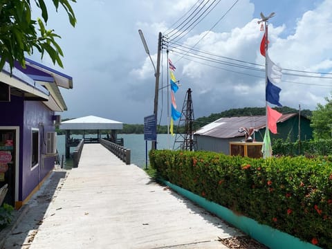 Bonhomie Beach Cottage Campground/
RV Resort in Krabi Changwat