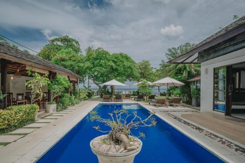 Frangipani Beach Hotel Bed and Breakfast in Buleleng