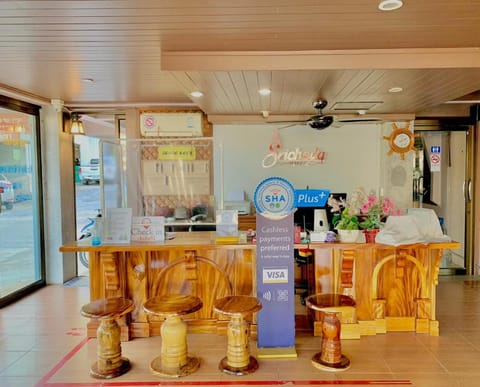 Srichada Hotel Bed and Breakfast in Khuekkhak