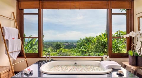 The Longhouse Jimbaran Bali Bed and Breakfast in Kuta Selatan